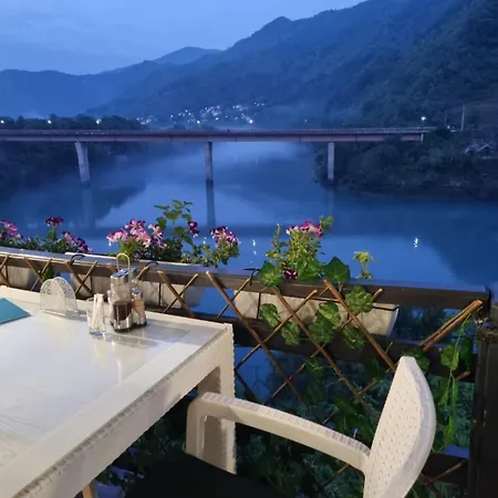 Villa Azzurra Swimming Pool *