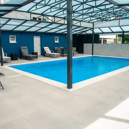 Azzurra Swimming Pool Villa Mostar