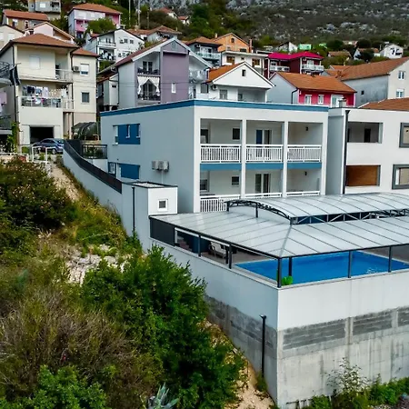 Azzurra Swimming Pool Villa