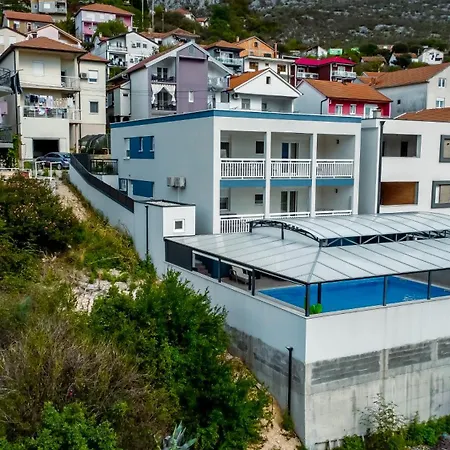 Azzurra Swimming Pool Willa