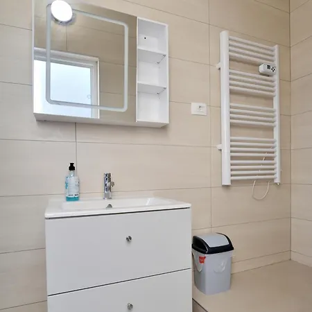 Azzurra Swimming Pool * Mostar