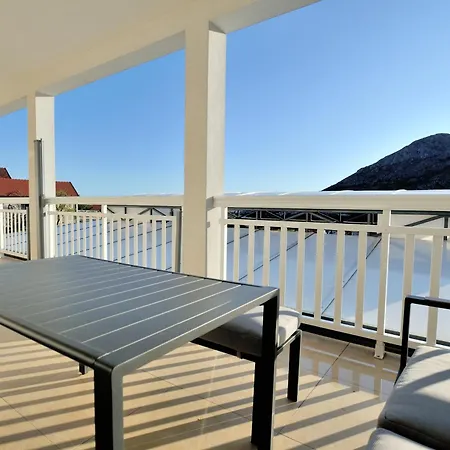 Azzurra Swimming Pool Willa