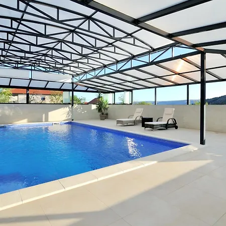 ヴィラ Azzurra Swimming Pool モスタル